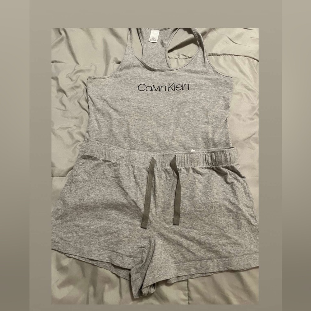 Calvin Klein Gray sleep set medium